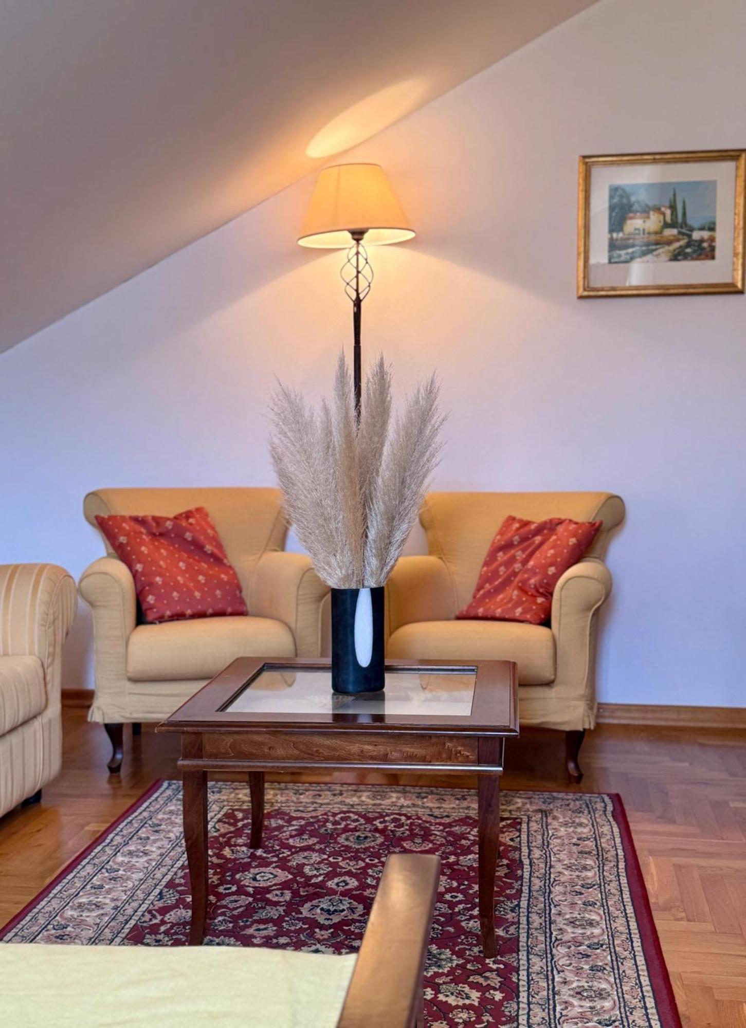 Villa Rava Hotel & Restaurant Bagian luar foto